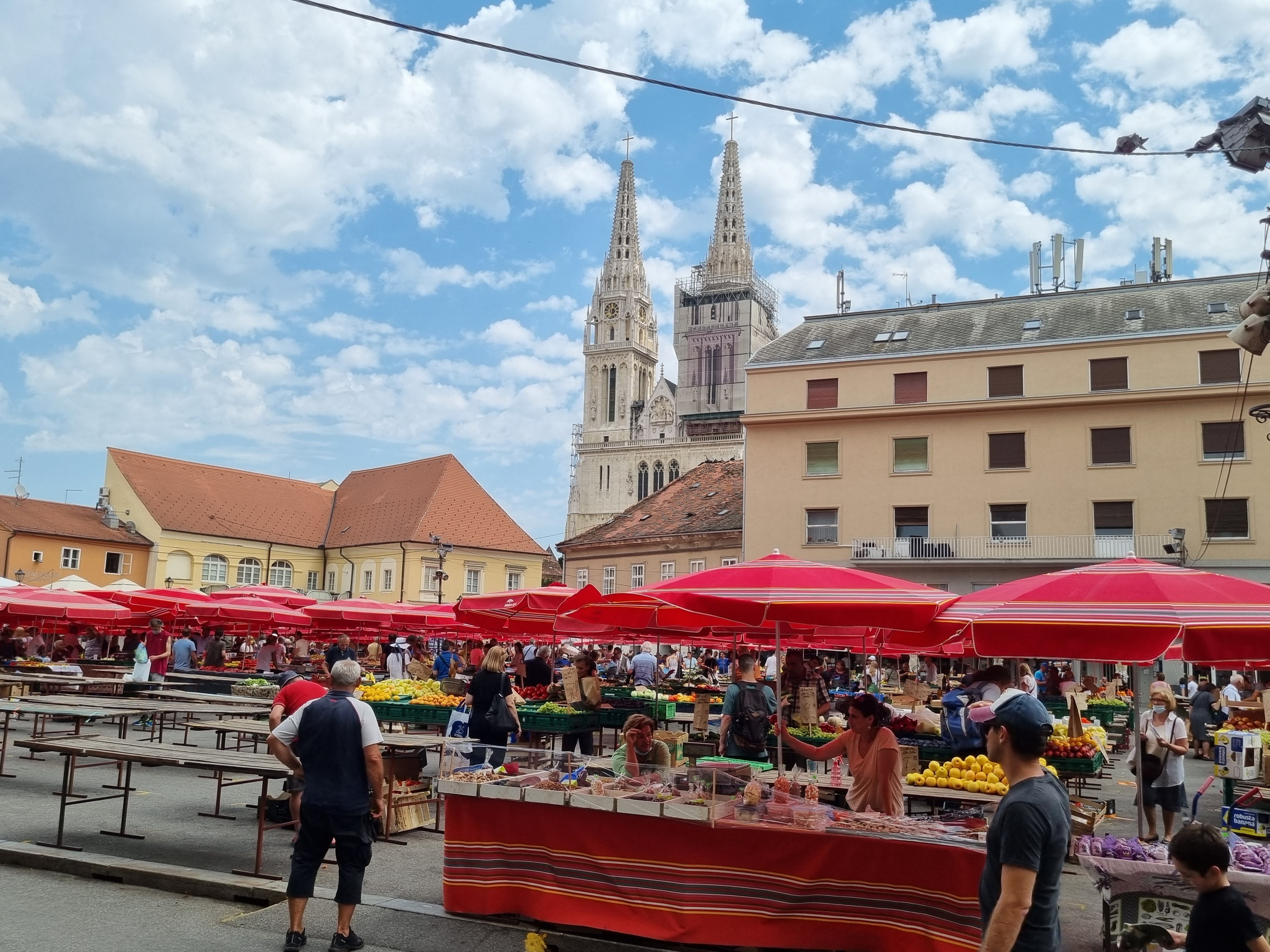 Trh na náměstí v Záhřebu Trh na náměstí v Záhřebu